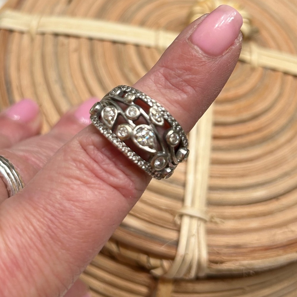 Vintage sterling silver ring. Size 8. Great condition.